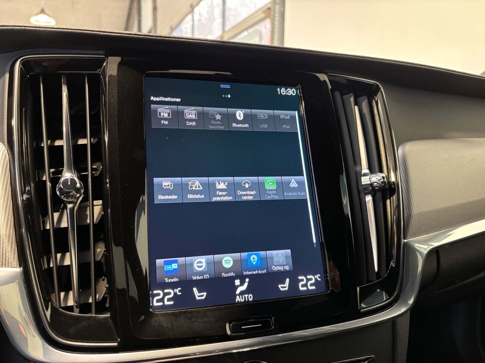 Sort Volvo V90 fra 2020