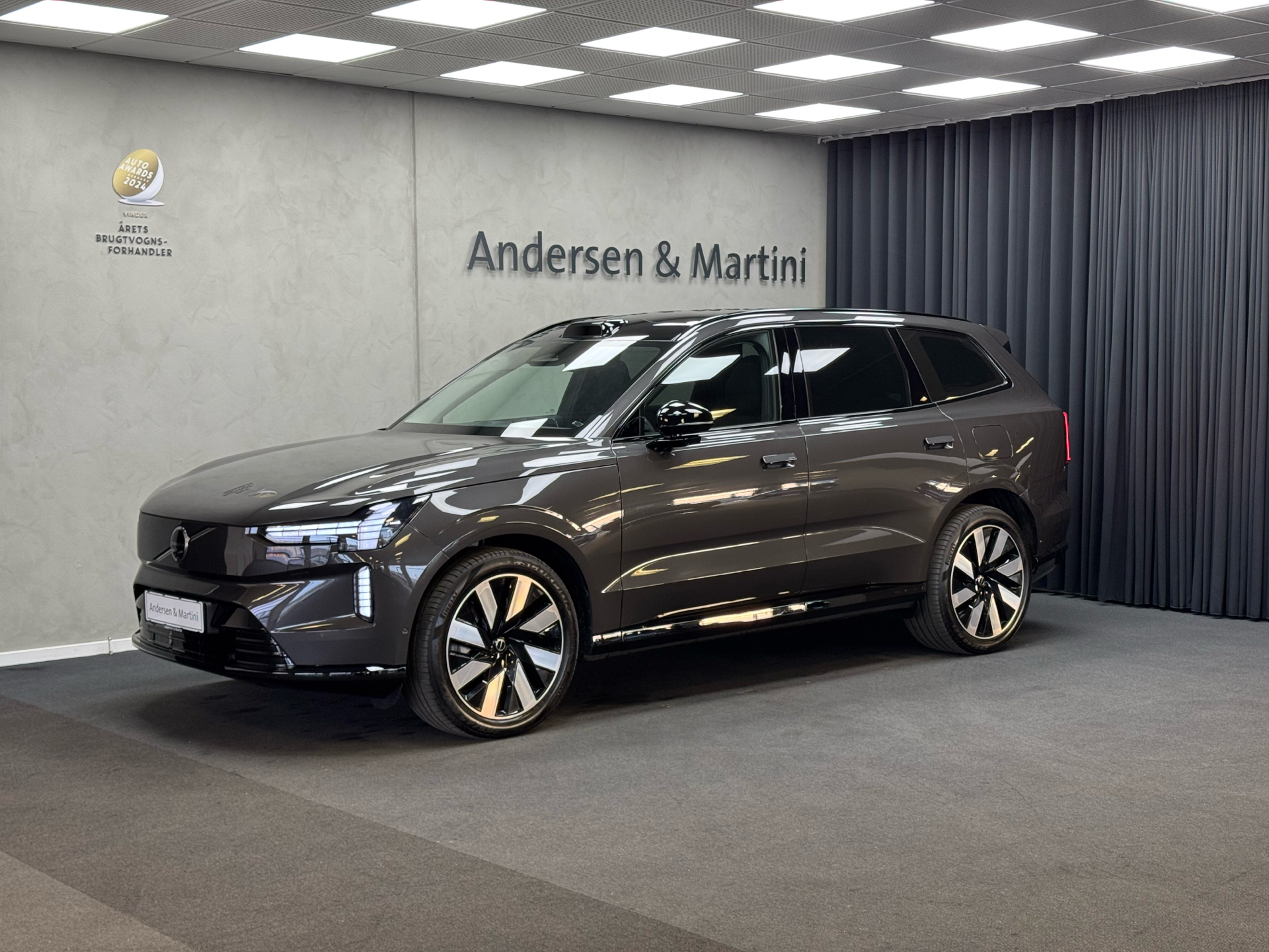 Grå Volvo EX90 fra 2025