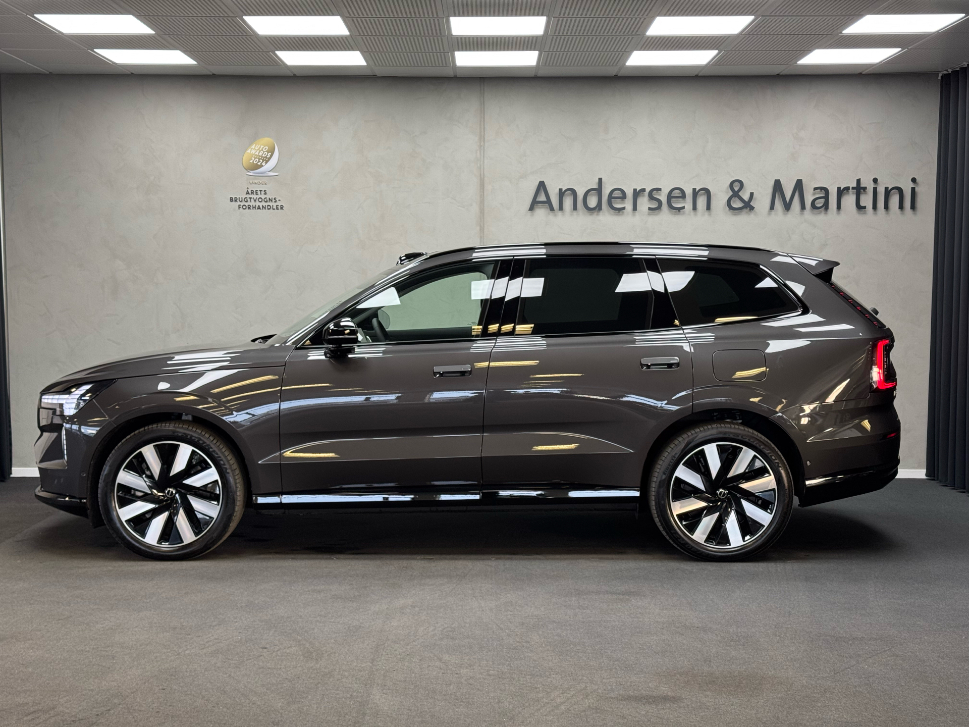 Grå Volvo EX90 fra 2025