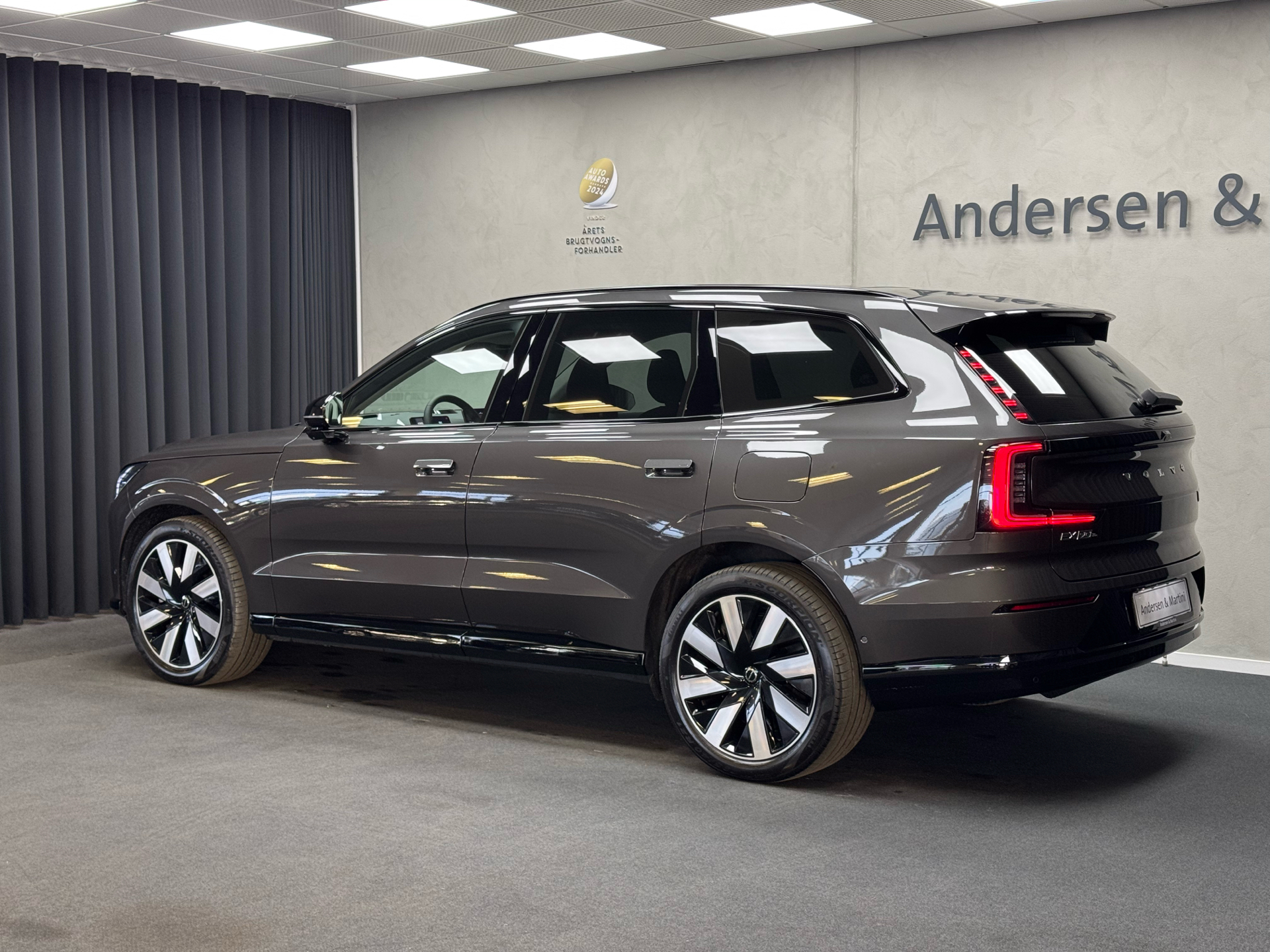 Grå Volvo EX90 fra 2025