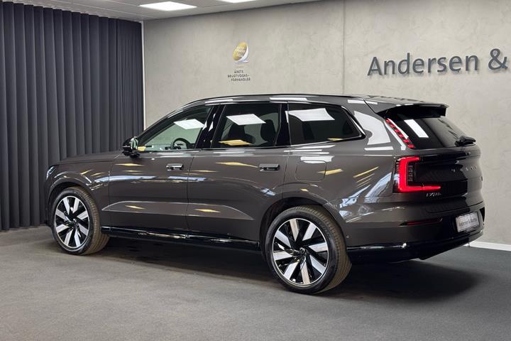 Grå Volvo EX90 fra 2025