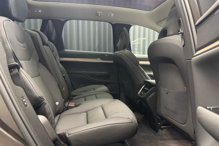 Grå Volvo EX90 fra 2025