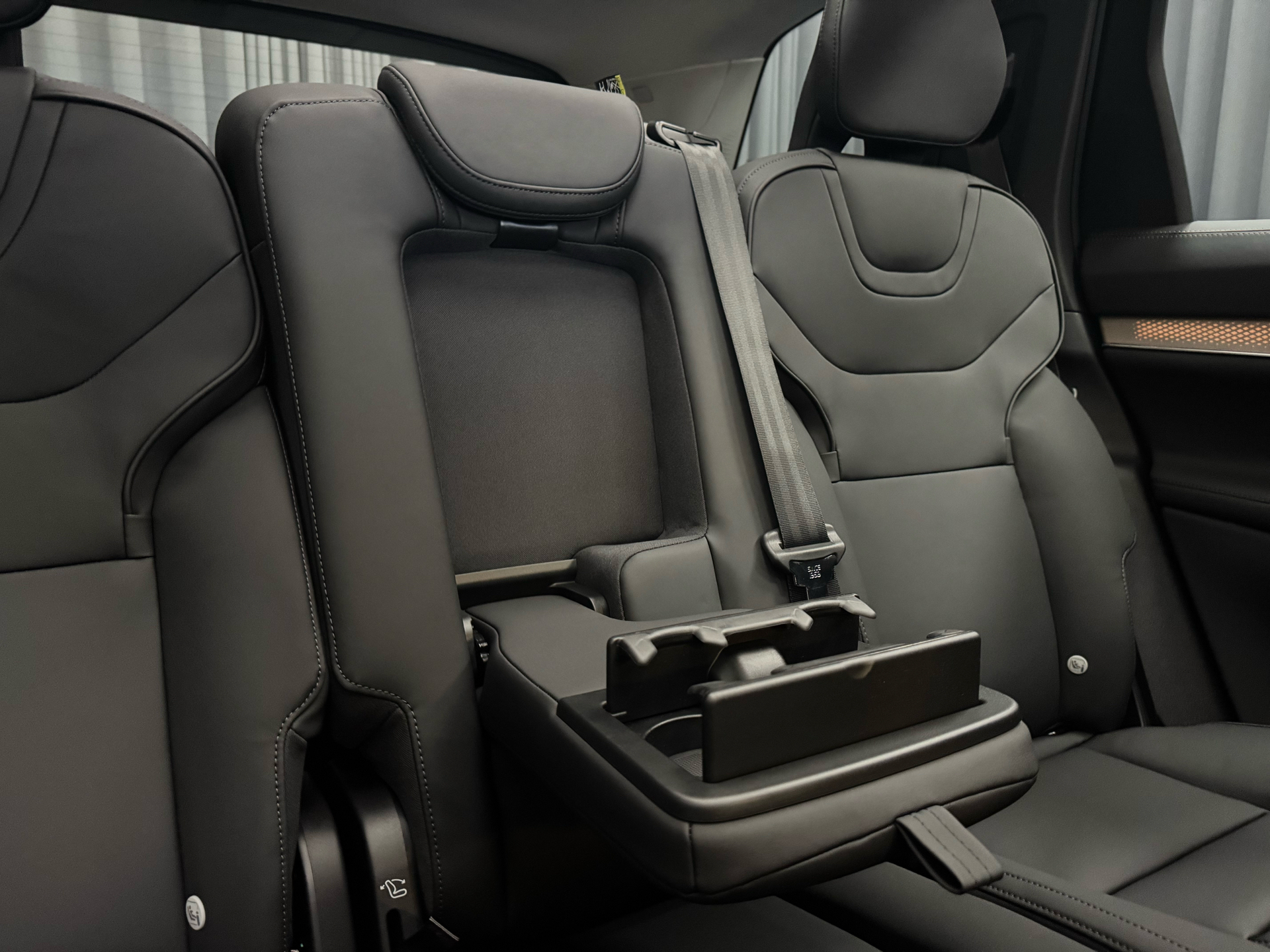 Grå Volvo EX90 fra 2025