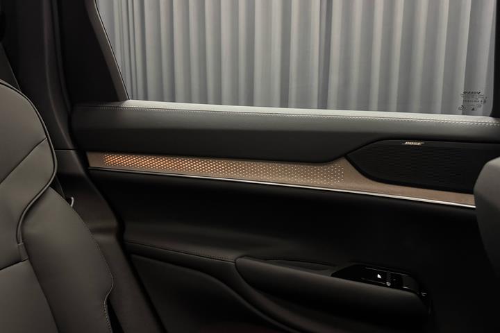 Grå Volvo EX90 fra 2025
