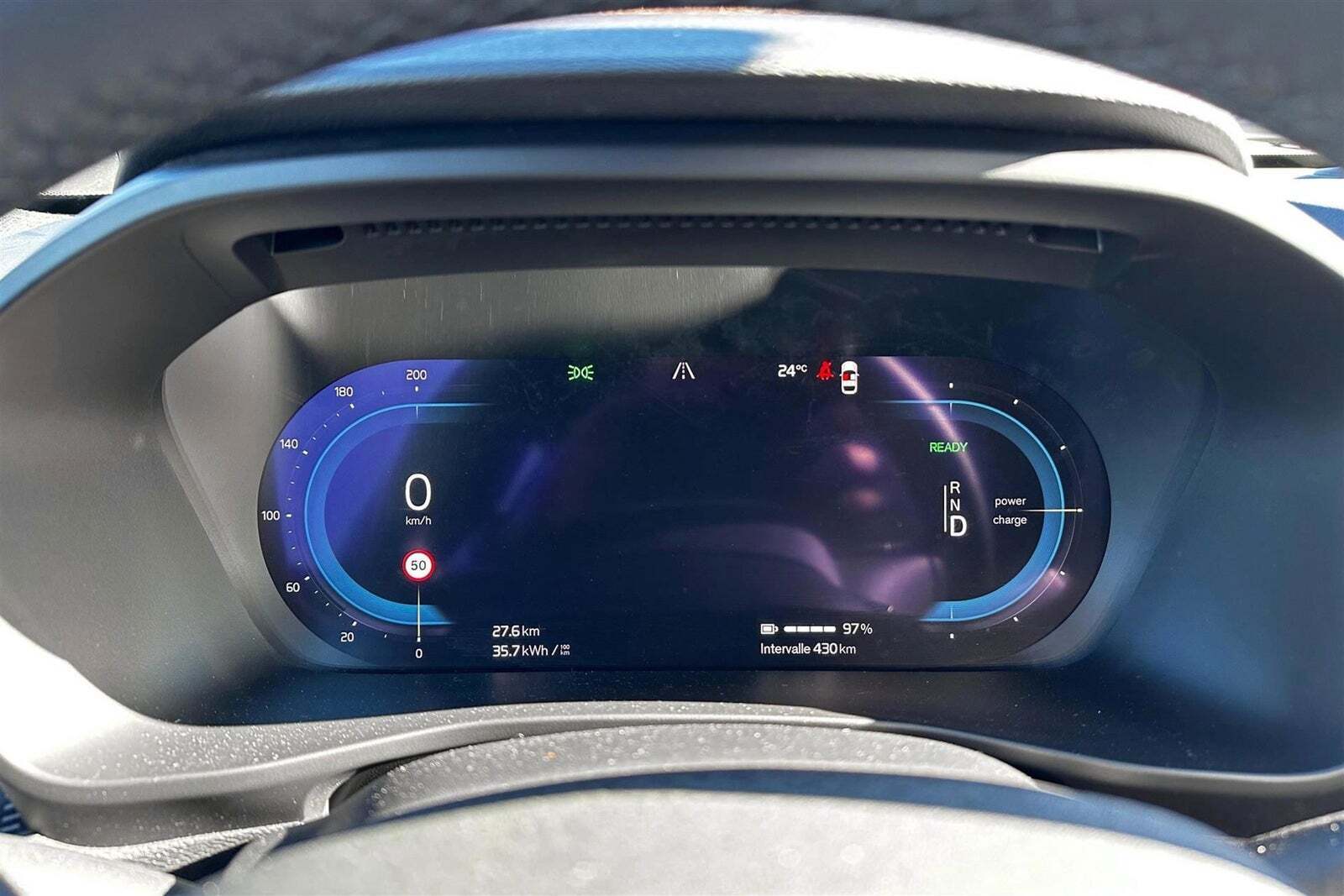 Grå Volvo XC40 fra 2023