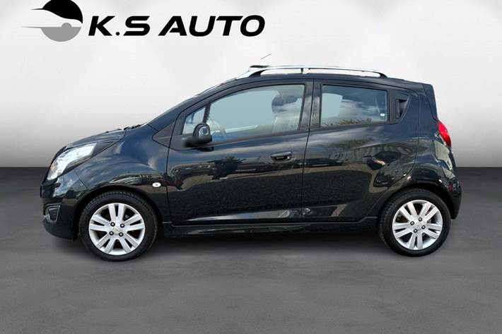Sort Chevrolet Spark fra 2014 set udefra