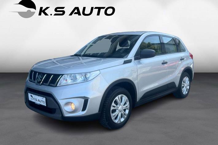 Sølv Suzuki Vitara fra 2018 set udefra