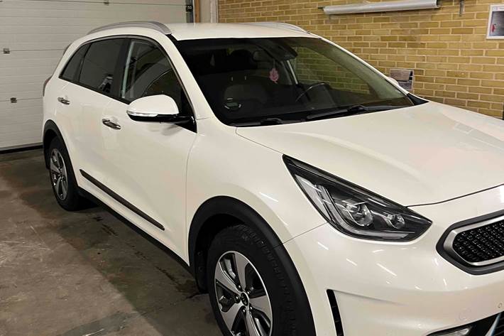 Hvid Kia Niro fra 2018
