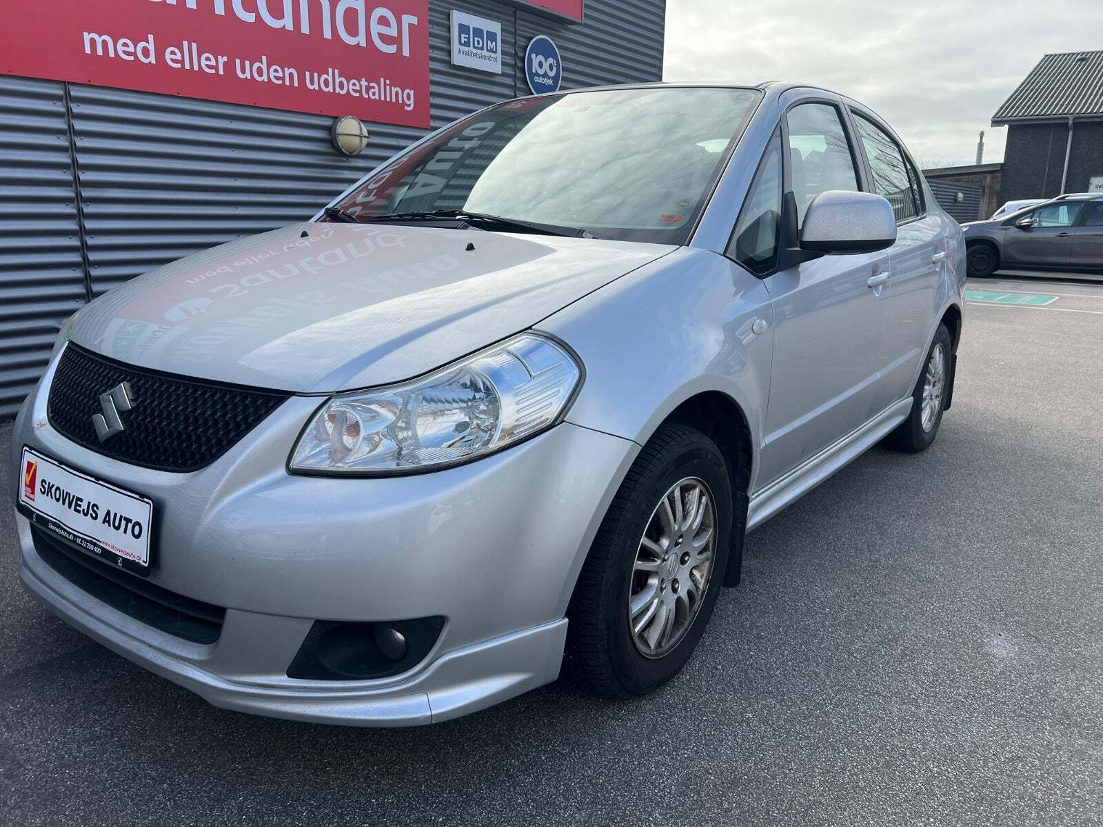 Sølv Suzuki SX4 fra 2010