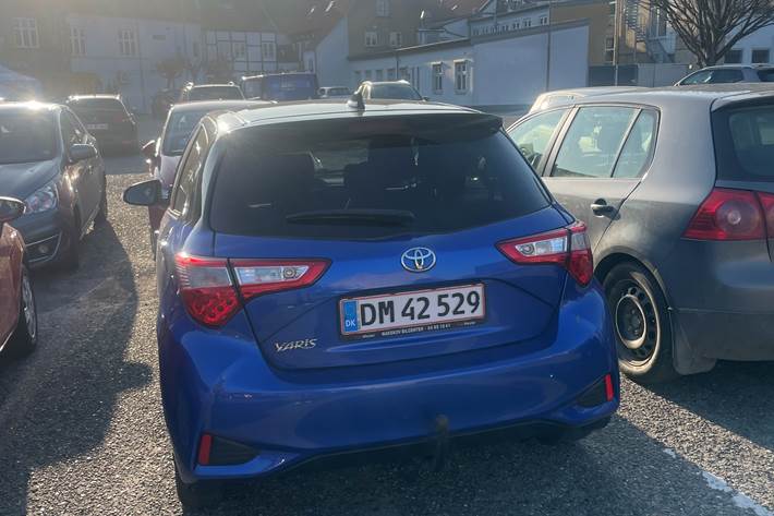 Blå Toyota Yaris fra 2018