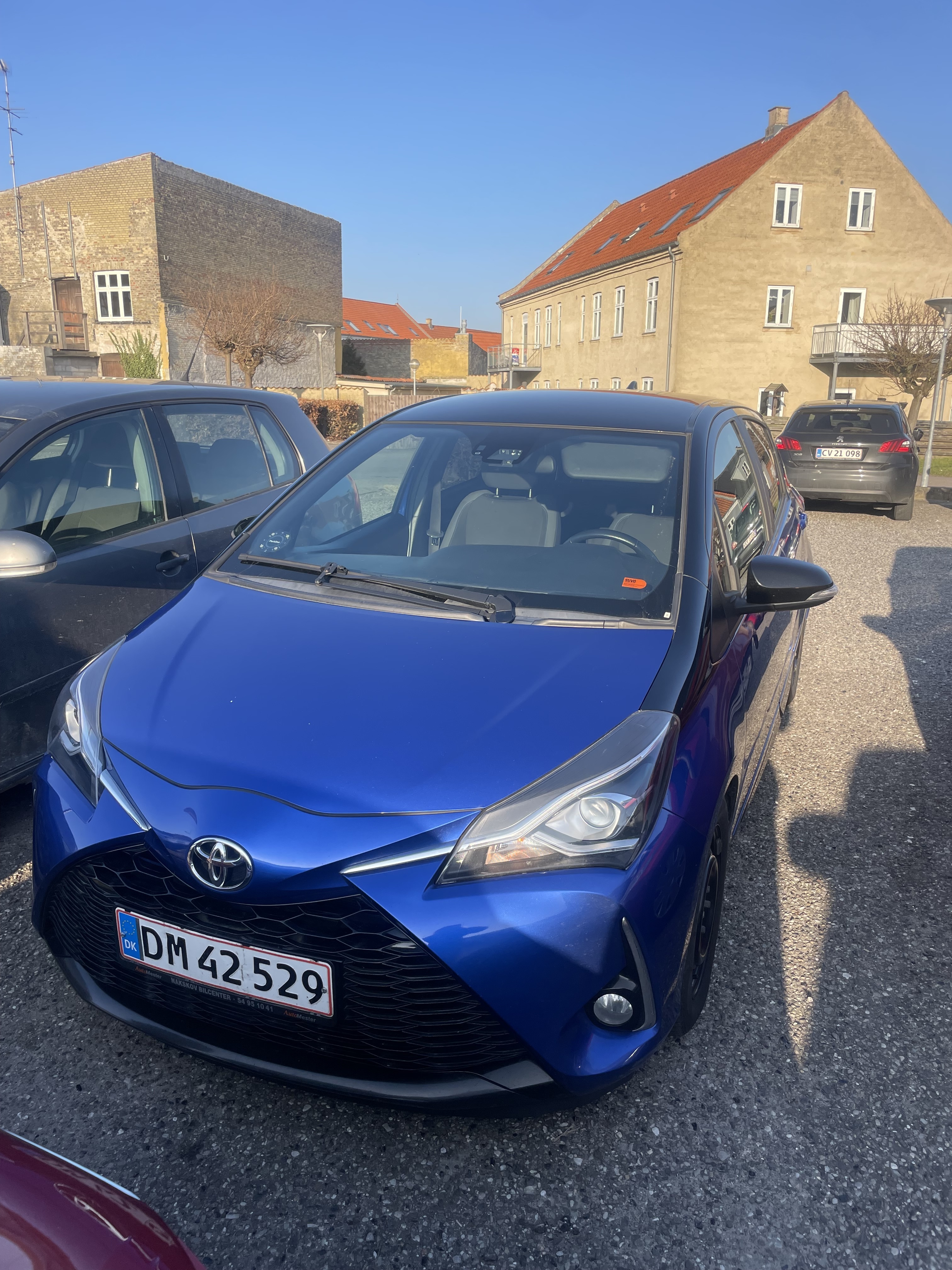 Blå Toyota Yaris fra 2018