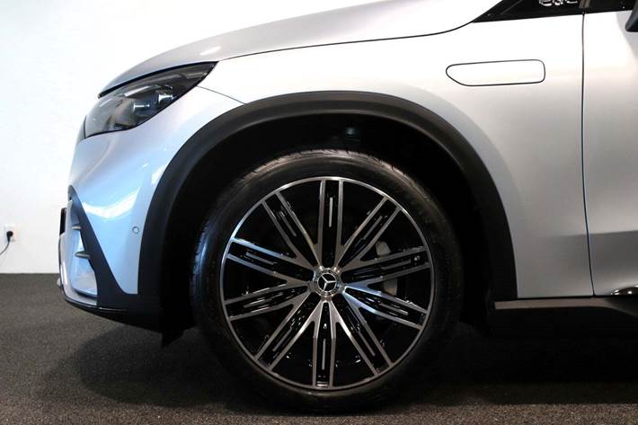 Sølv Mercedes EQE300 SUV fra 2024