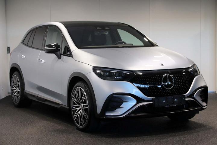 Sølv Mercedes EQE300 SUV fra 2024
