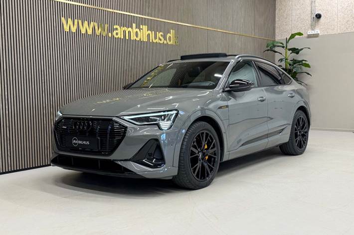 Grå Audi e-tron fra 2022 set udefra