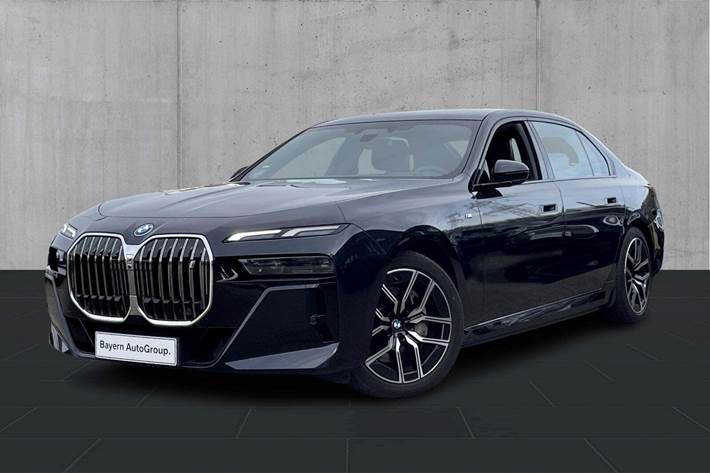 Blå BMW i7 fra 2024