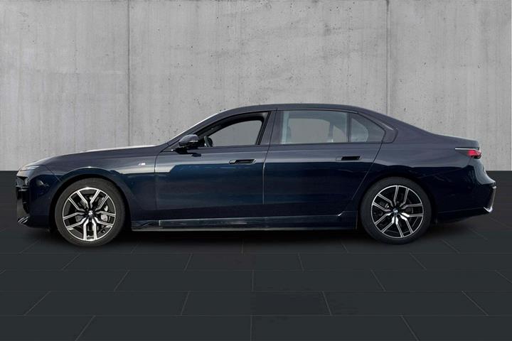 Blå BMW i7 fra 2024