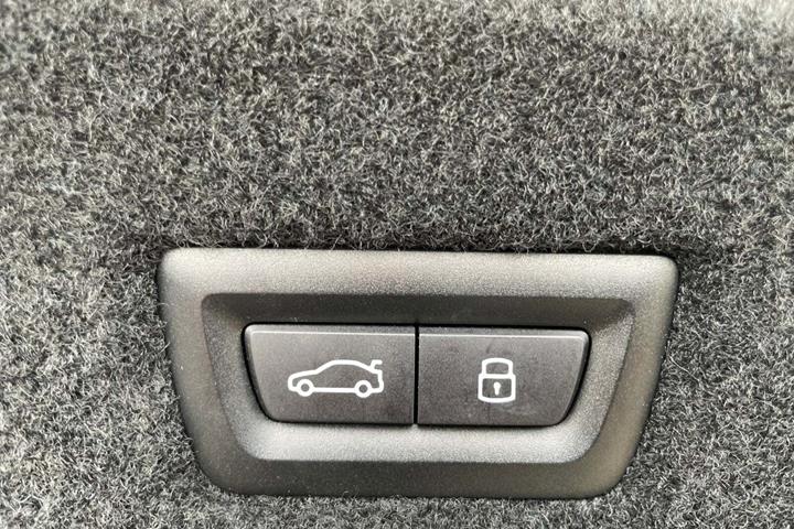Blå BMW i7 fra 2024
