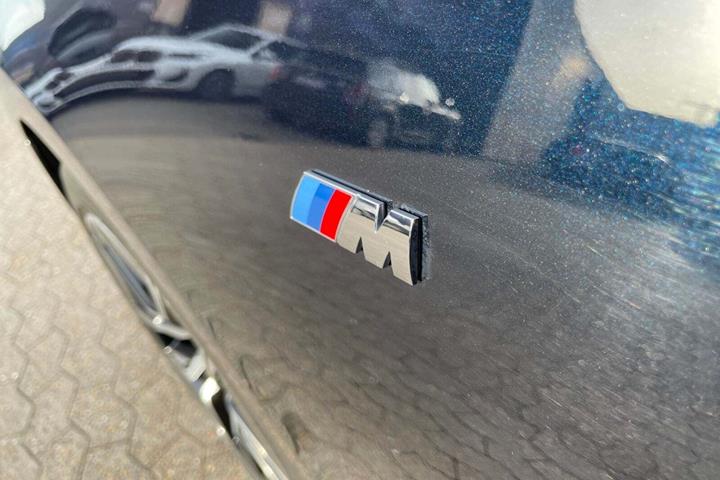 Blå BMW i7 fra 2024