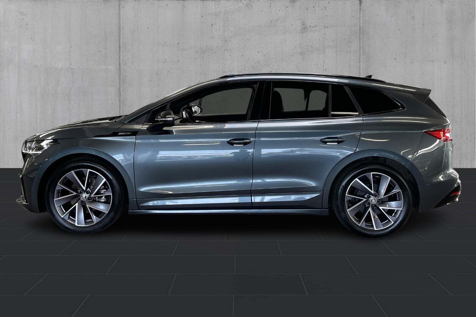 Grå Skoda Enyaq fra 2021