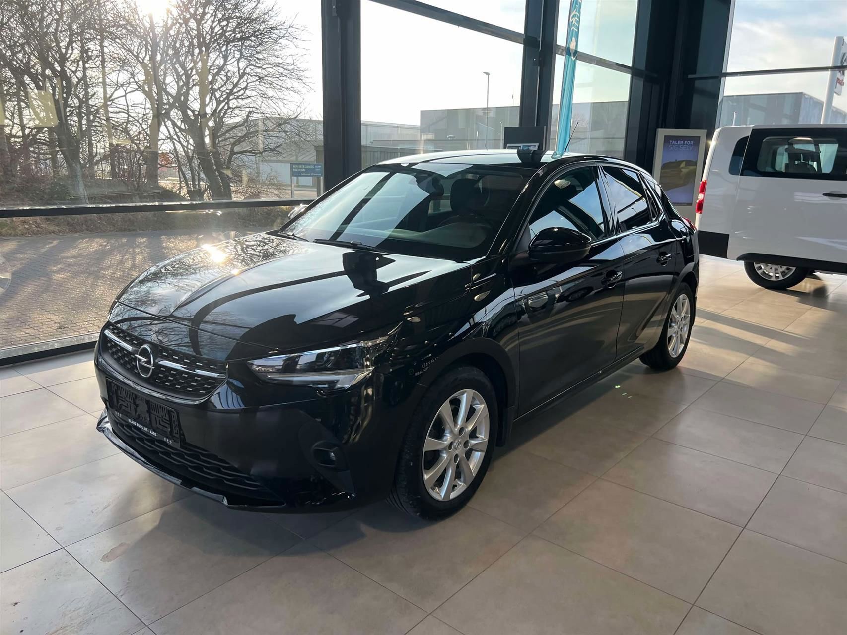 Sort Opel Corsa fra 2020