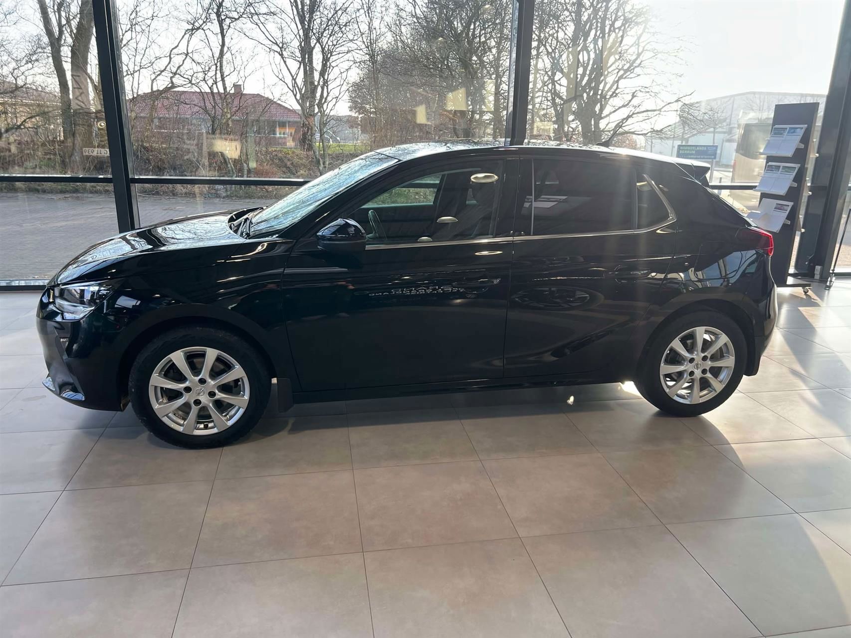 Sort Opel Corsa fra 2020