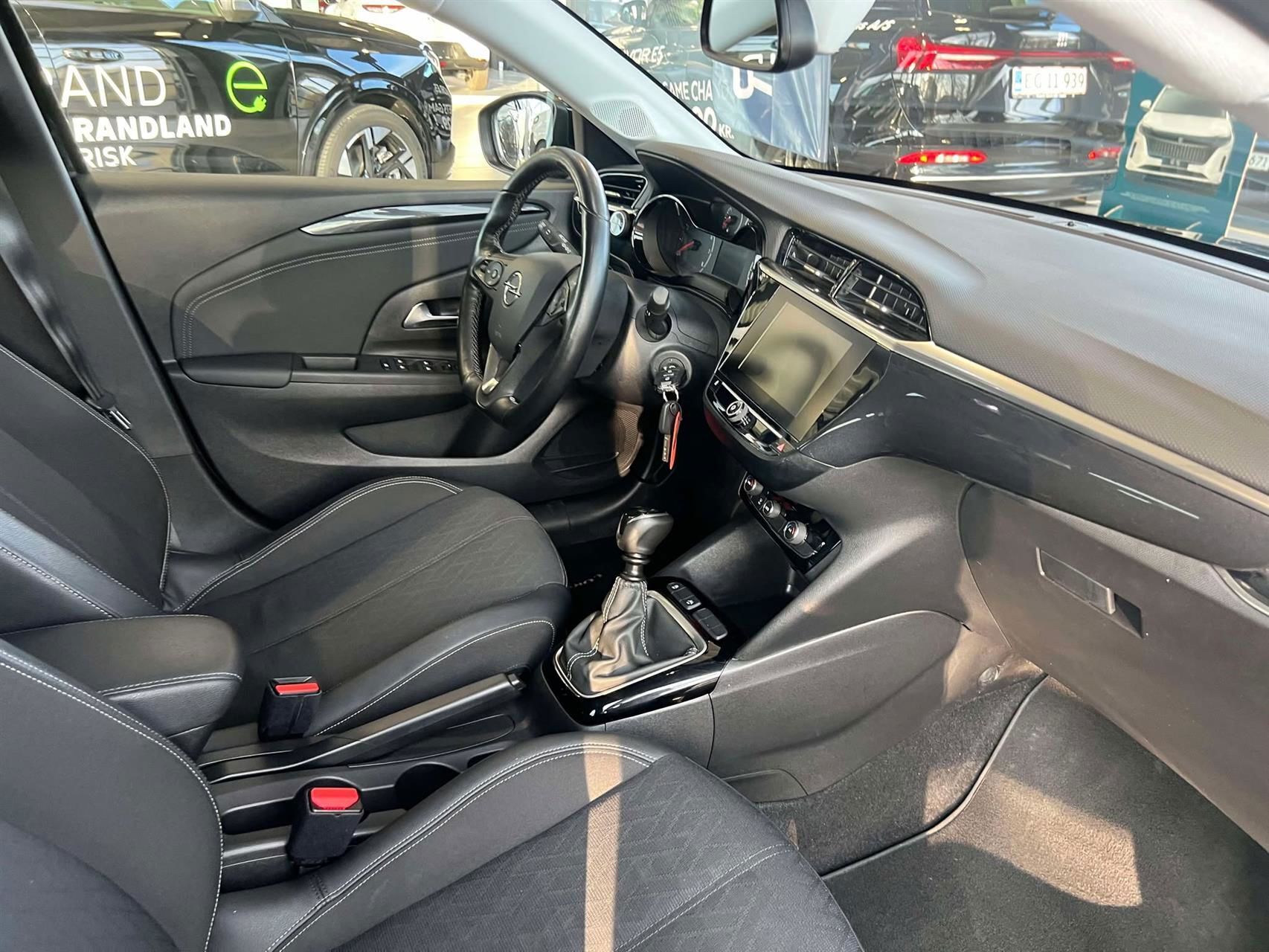 Sort Opel Corsa fra 2020