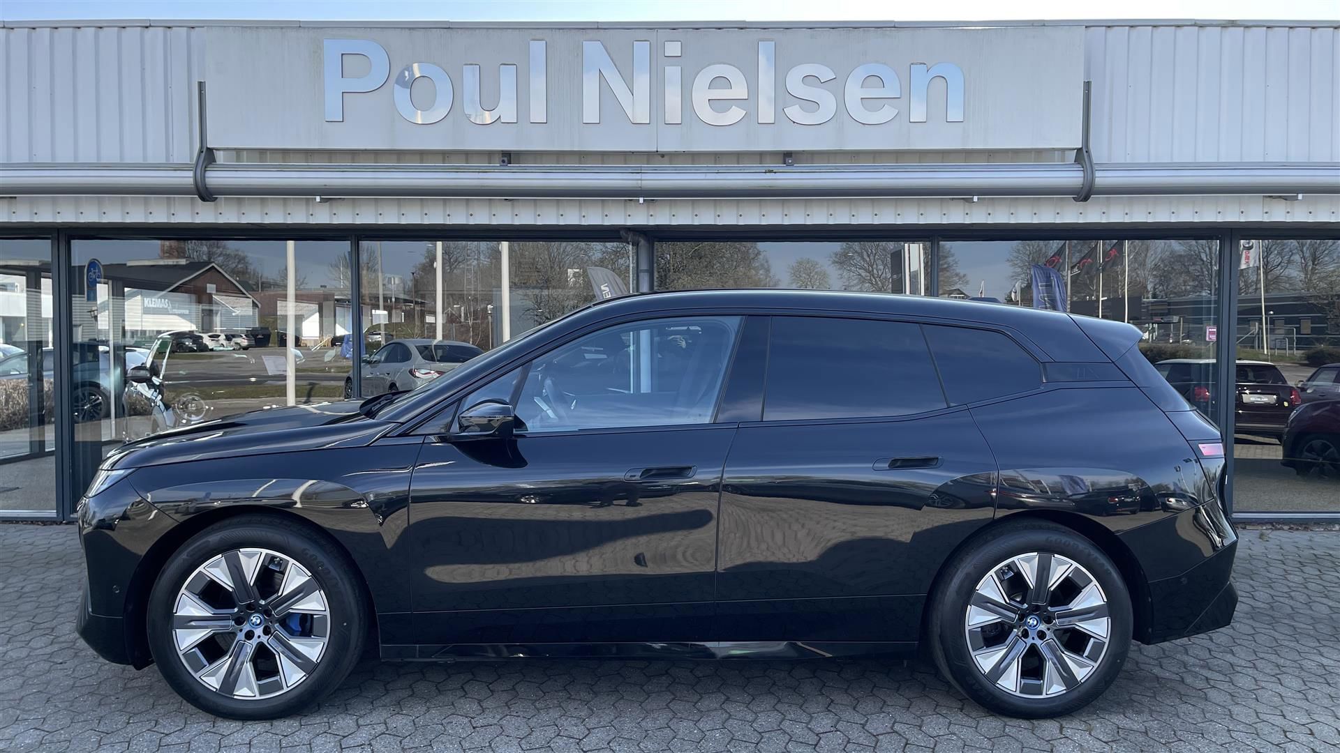 Sort BMW iX fra 2022