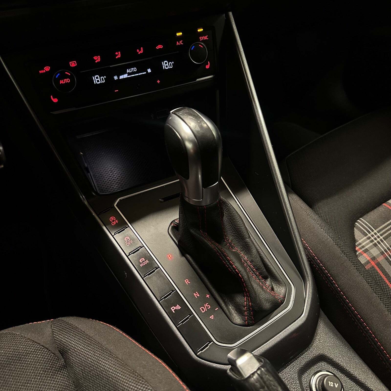 Grå VW Polo fra 2019