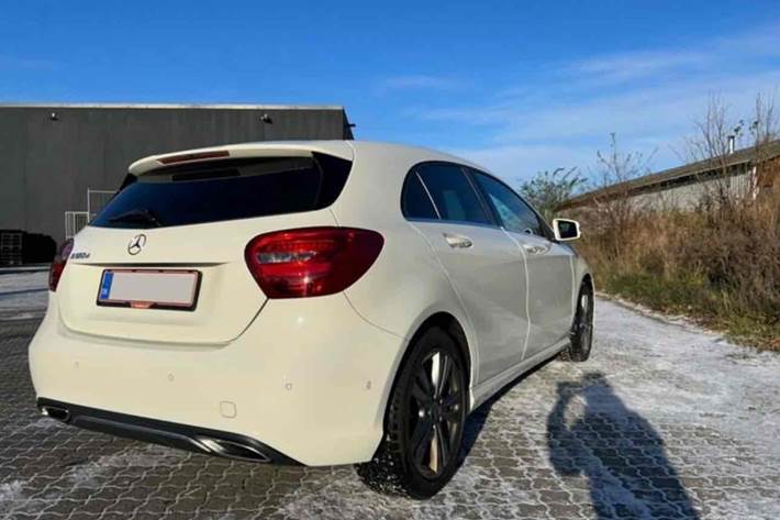 Hvid Mercedes A-Klasse fra 2017