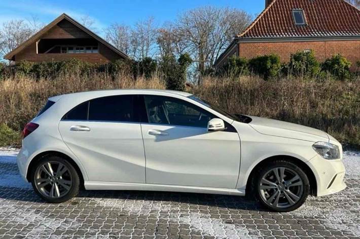 Hvid Mercedes A-Klasse fra 2017