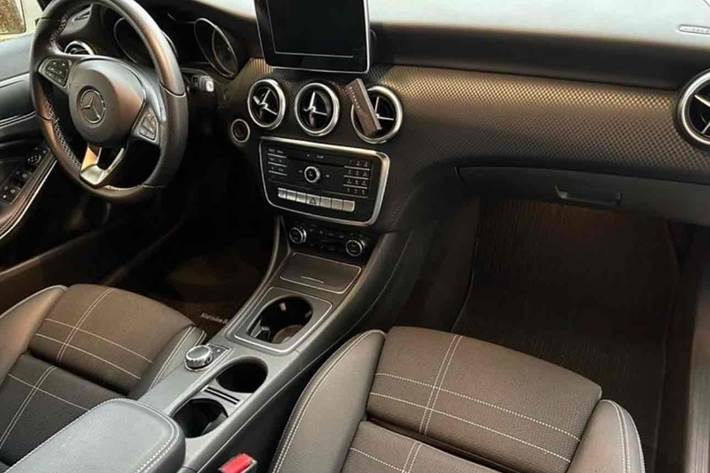 Hvid Mercedes A-Klasse fra 2017