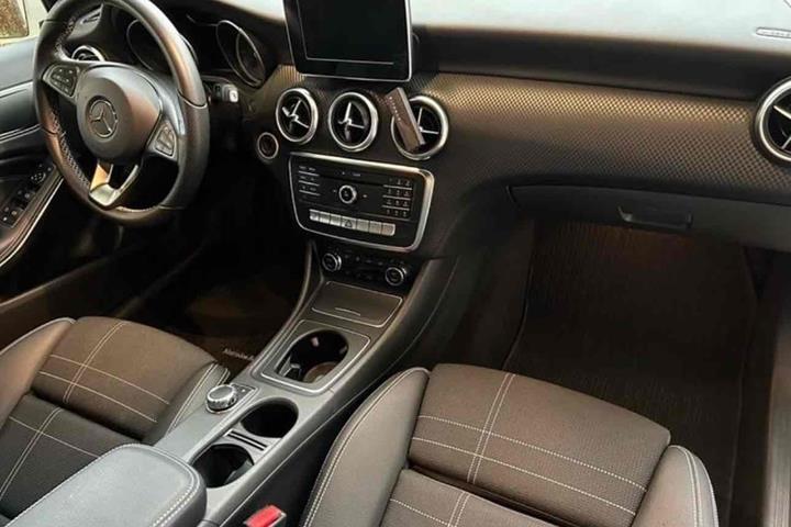 Hvid Mercedes A-Klasse fra 2017