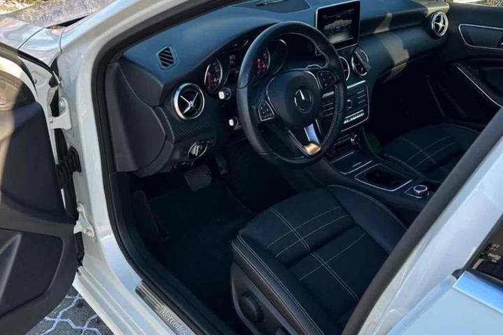 Hvid Mercedes A-Klasse fra 2017
