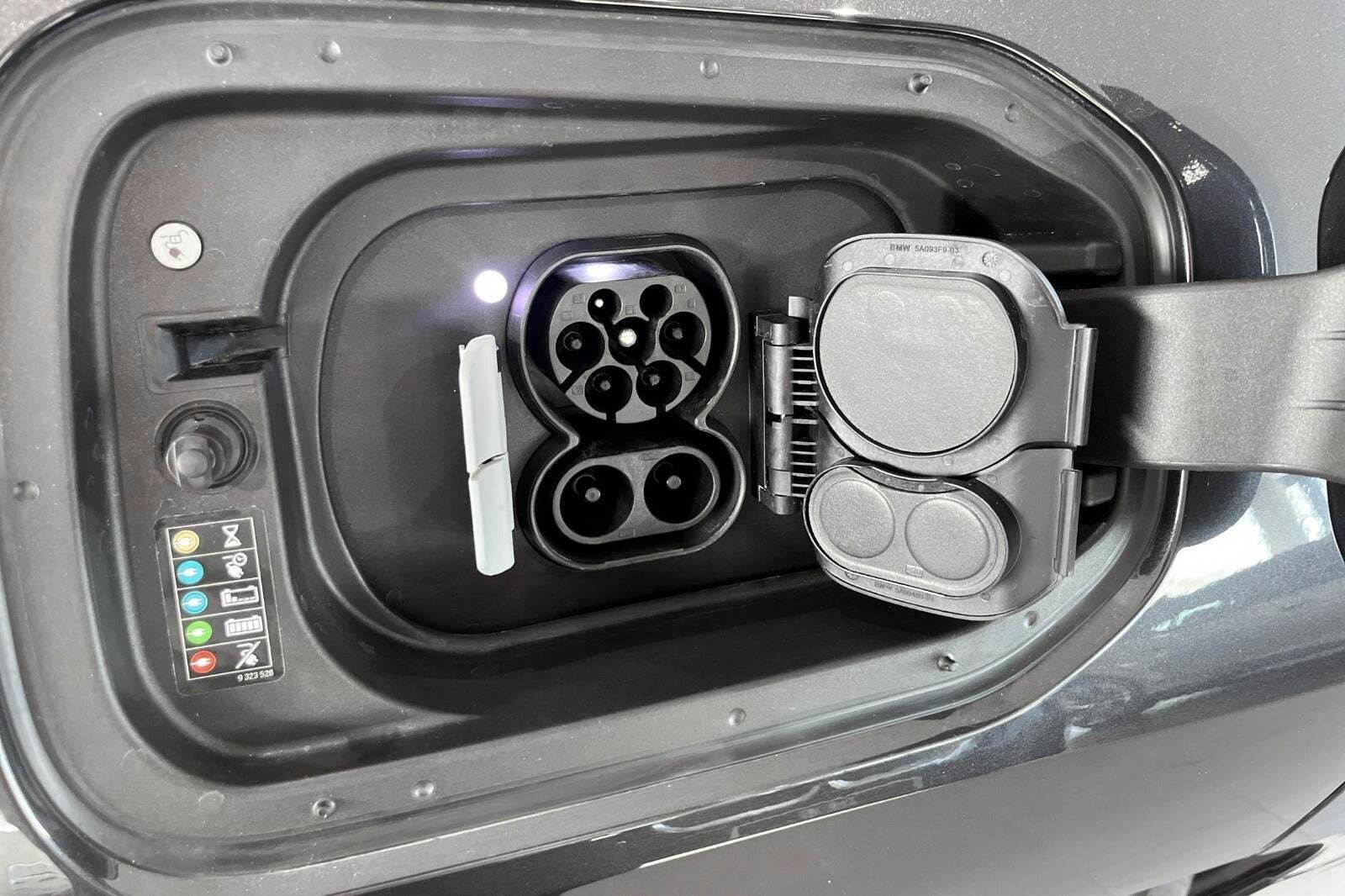 Grå BMW iX fra 2023