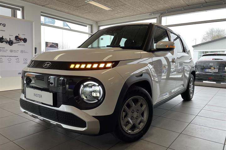 Hvid Hyundai Inster fra 2025 set udefra