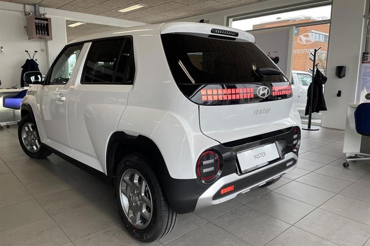 Hvid Hyundai Inster fra 2025