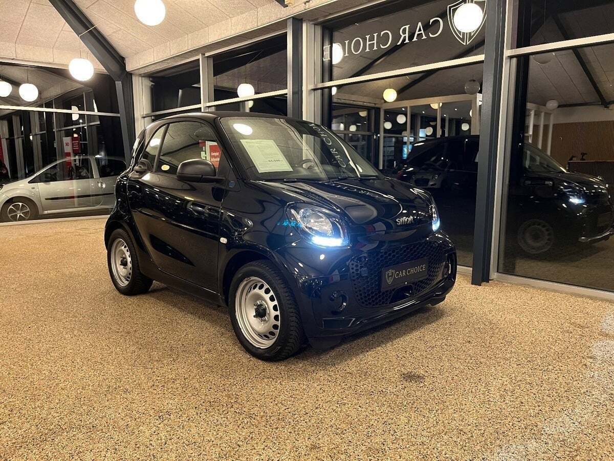 Sort Smart Fortwo fra 2021 set udefra