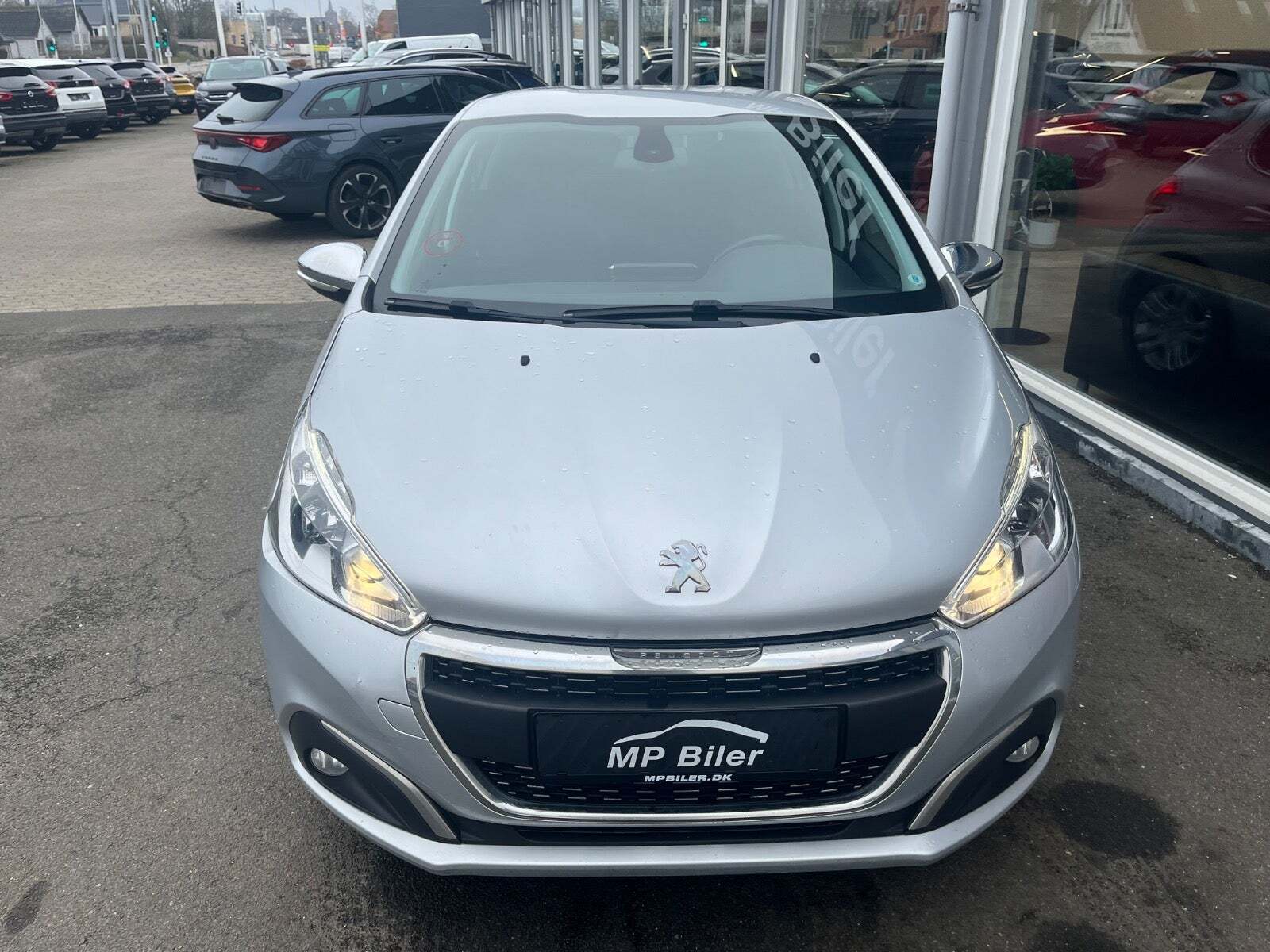 Sølv Peugeot 208 fra 2016