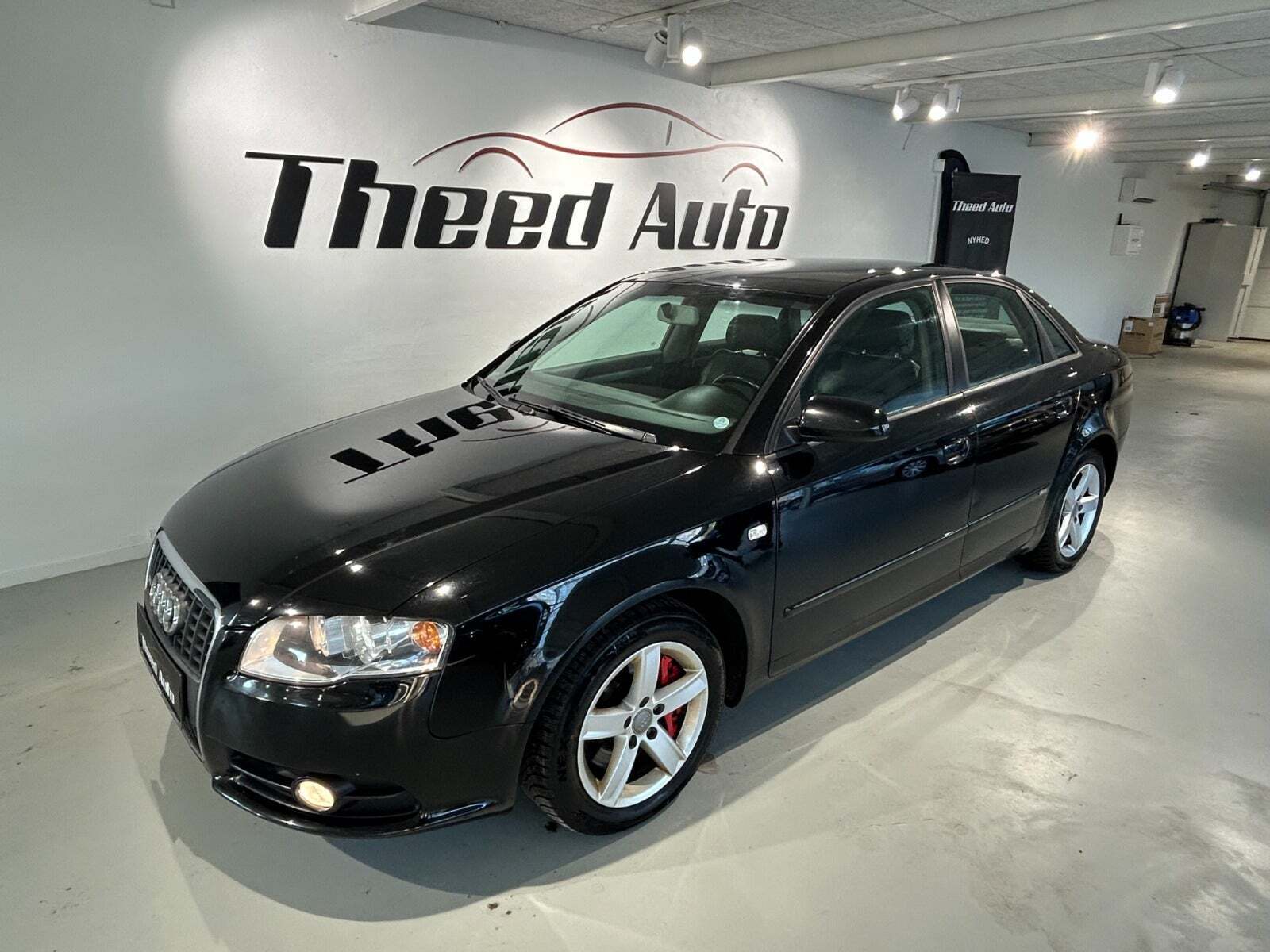 Sort Audi A4 fra 2006 set udefra