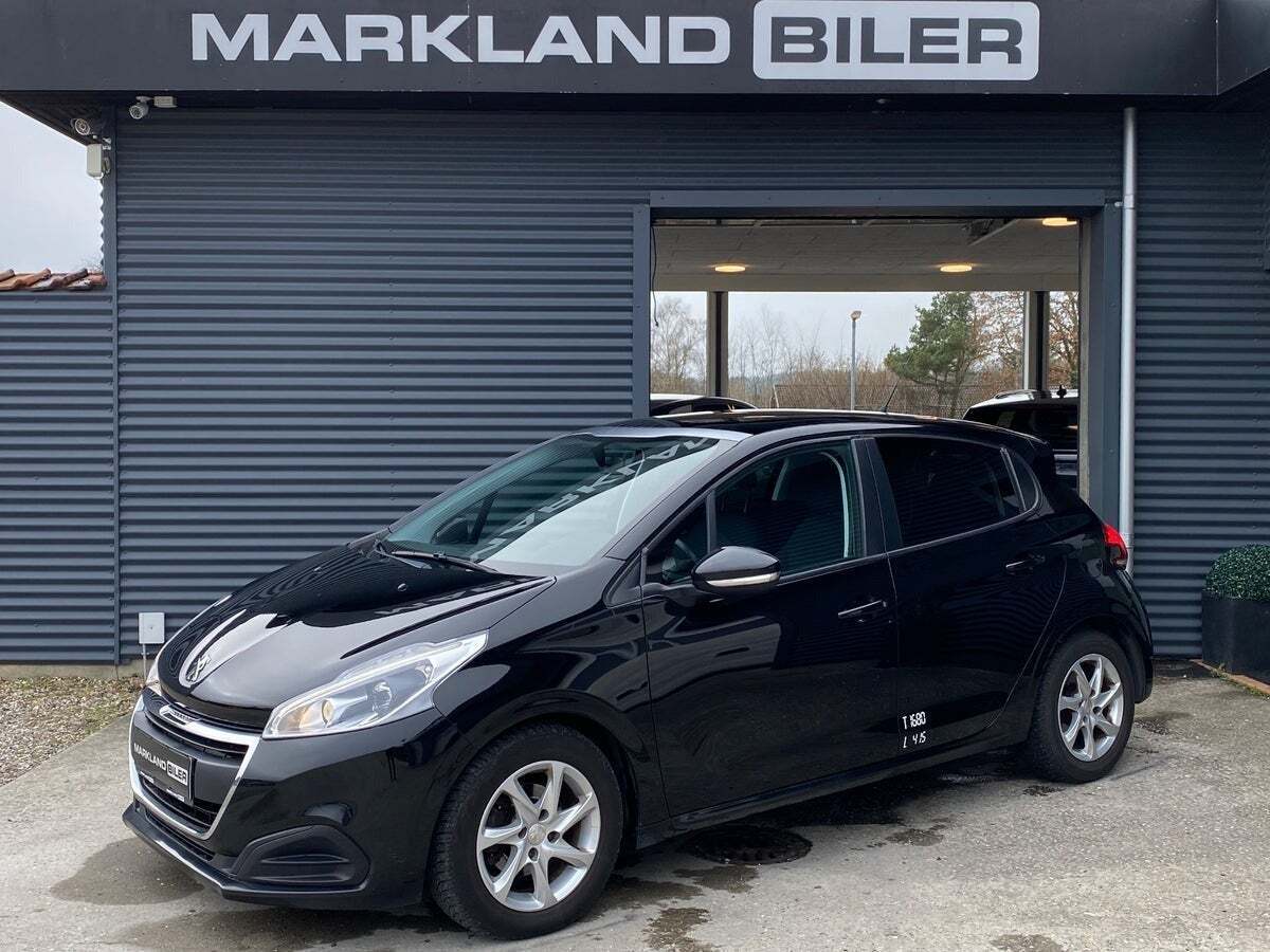 Sort Peugeot 208 fra 2016 set udefra