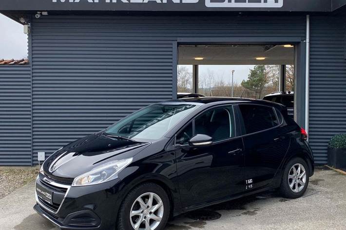 Sort Peugeot 208 fra 2016 set udefra