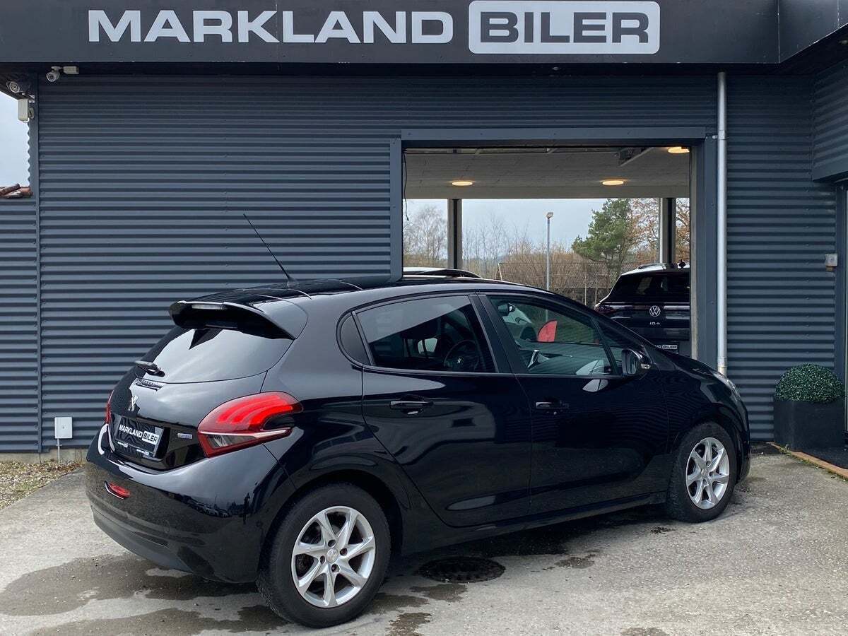 Sort Peugeot 208 fra 2016