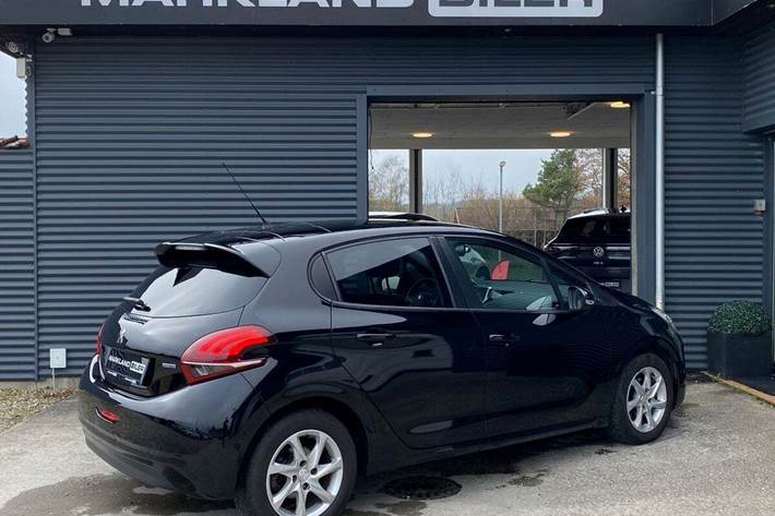 Sort Peugeot 208 fra 2016