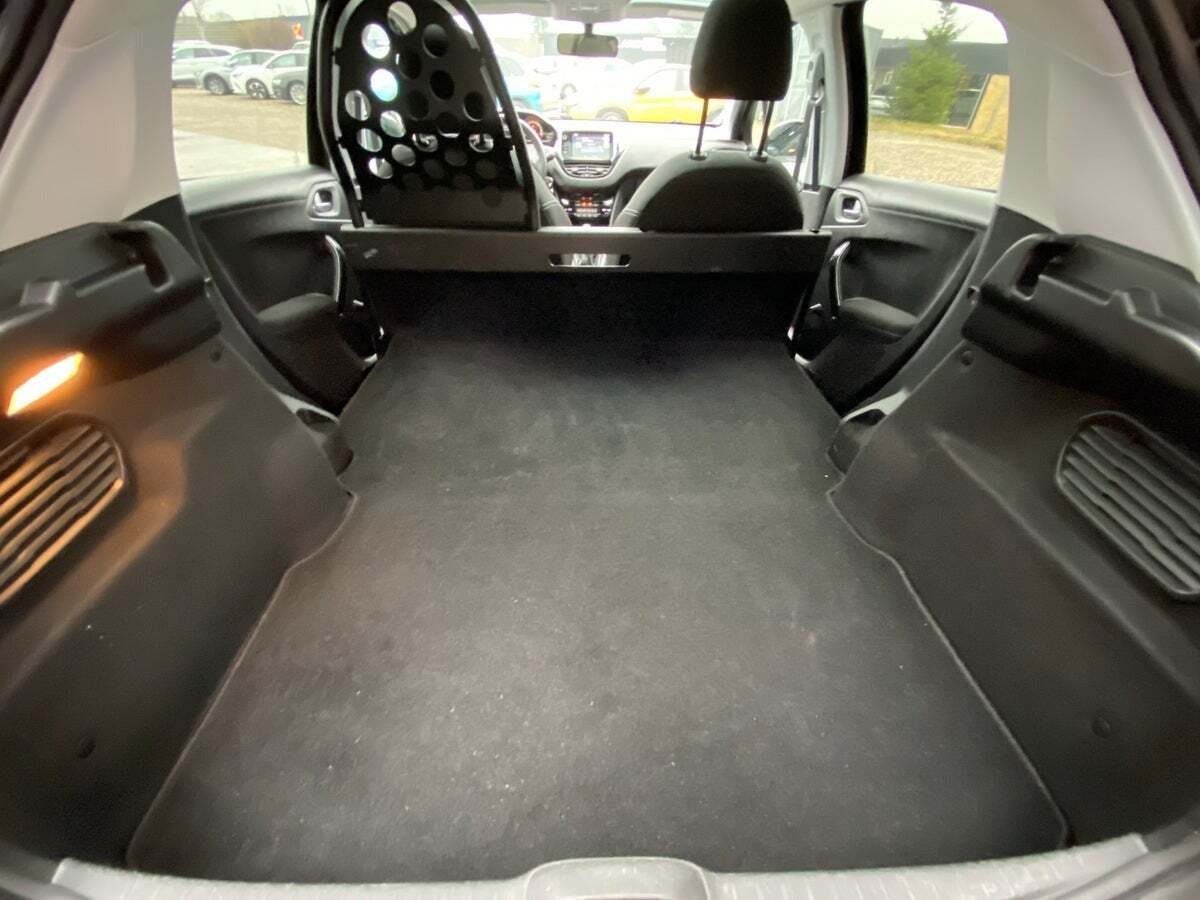 Sort Peugeot 208 fra 2016