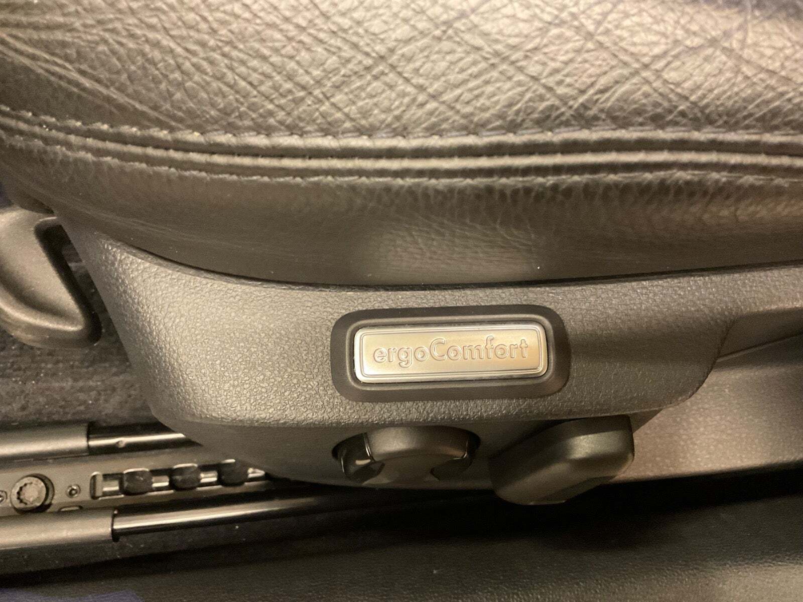 Grå VW Passat fra 2016