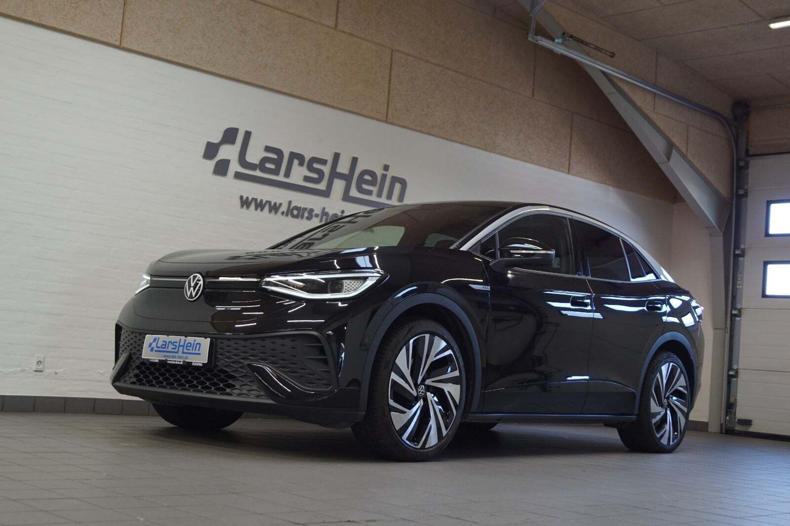 Sort VW ID.5 fra 2022 set udefra