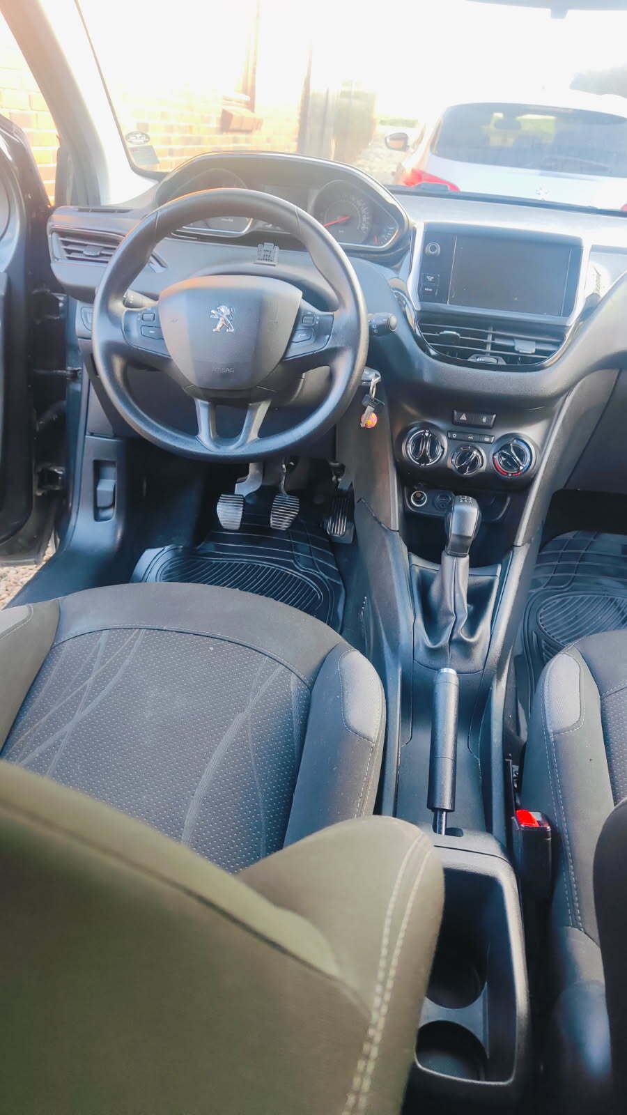 Peugeot 208 1,2 VTI 82 HK 5-D