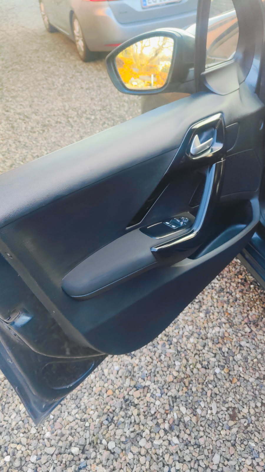 Peugeot 208 1,2 VTI 82 HK 5-D