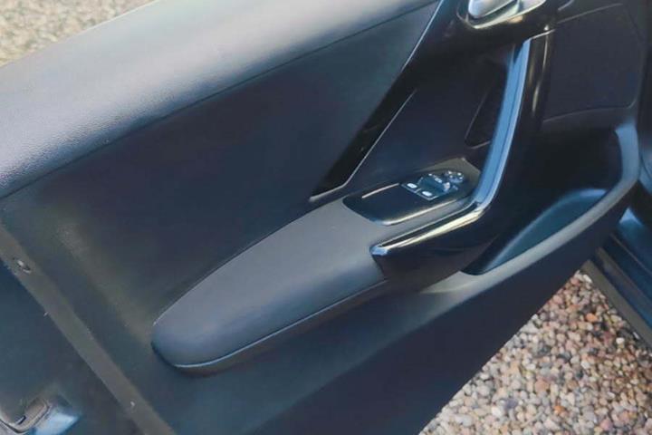 Sort Peugeot 208 fra 2013