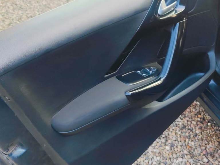 Peugeot 208 1,2 VTI 82 HK 5-D